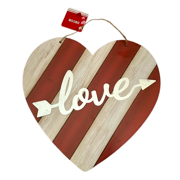 🆕Adorable wood Red & White Striped Heart with LOVE handwritten on it in metal! - Picture 4 of 7